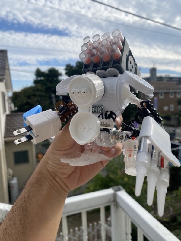ケルバーダイン ゲベル・ギチジェット再生構築過程。カキ氷シロップのフタでロボを作る！